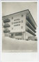 Hotel Pension "Singer" in Berwang um 1935, ein Bau aus der Ära der Klassischen (oder: Tiroler) Moderne, heute durch Erweiterungsbauten stark verändert. Gelatinesilberabzug 9 x 14 cm;Aufnahme: Ludwig Reiter, Reutte.  Inv.-Nr. vu914gs00041