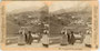 Bauernfamilie mit Handkarren unterwegs im Ampezzotal (ehem. Bzk. Ampezzo, Gef. Grafsch. Tirol). Stereo-Albuminabzug auf Untersatzkarton 9 x 18 cm; Impressum: Underwood & Underwood; New York, London et al. 1898.  Inv.-Nr. vuST-00002