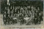 Teilnehmende am 60. Stiftungsfest der pflichtschlagenden Innsbrucker akademischen Burschenschaft Real-Germania vom 9.-11.9.1927 im Gasthof Bierstindl. Gelatinesilberabzug ca. 23,0 x 26,0 cm (Quart).  Inv.-Nr. ak-st-DINA4-00002
