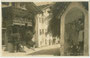 Alte Schule (im Kern gotisch), Unterdorf 15 in Zell am Ziller, Bezirk Schwaz, Tirol (in Bildmitte). Gelatinesilberabzug 9 x 14 cm ohne Urhebernachweis um 1925.  Inv.-Nr. vu914gs00791