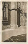 Nikolaus-Statue in der Nische mit steil ansteigendem Wimperg an der Südfassade der Stadtpfarrkiche St. Nikolaus in Meran. Rastertiefdruck 9 x 14 cm: Impressum: Gerstenberger & Müller, Bozen (1920 postal. befördert).  Inv.-Nr. vu914rtd00047