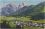 Niederdorf im Pustertal, 1849-1919 Gbz. Welsberg, Bzk. Bruneck (heute Südtirol) mit Pfarrkirche zum Hl. Nikolaus von Nordwesten gegen die Pragser Dolomiten. Photochromdruck 9 x 14 cm; Impressum: Johann F. Amonn, Bozen 1912.  Inv.-Nr. vu914pcd00389