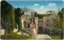 Toranlage von Schloss Rametz, Labersstraße 4 in Obermais (1924 nach Meran eingemeindet), Gerichtsbezirk und Bezirk Meran, Gefürst. Grafsch. Tirol (heute Südtirol). Photochromdruck 9 x 14 cm; B. Lehrburger, Nürnberg um 1905. Inv.-Nr. vu914pcd00052