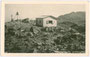 Patscherkofel-Gipfelhütte und Vermessungsmarkierung (Gemeinde Patsch). Gelatinesilberabzug 9x14cm; Much Heiss, Innsbruck um 1930.  Inv.-Nr. vu914gs00244