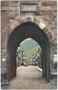 Stadttor im Zwölferturm (15. Jh.) der Stadtmauer von Sterzing, Gbz. Sterzing, Bzk. Brixen, Gefürst. Grafsch. Tirol (heute Bez.gem. Wipptal, Auton. Prov. Bozen-Südtirol). Kombinationsfarbdruck 9 x 14 cm; Stengel & Co., Dresden 1910.  Inv.-Nr. vu914kfd00055