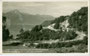 Große Kurve der Höhenstraße in Innsbruck von Hötting auf das Hungerburgplateau, u.a. 1947 Austragungsort eines Bergrennens für Motorräder. Gelatinesilberabzug 9 x 14 cm; Aufnahme/Verlag: F. G. J. (?), postalisch befördert 1935.  Inv.-Nr. vu914gs01102