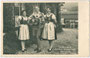 Gesangstrio Geschw. Buchberger v.l.n.r. Käthe 1904-1998, Martin 1907-1945, Anny 1911-1980, alle geboren in Wörgl, 1920 nach Innsbruck, Innstr. 55 übersiedelt. Gelatinesilberabzug 9 x 14 cm; Aufnahme: Paul Hagemeister, Seefeld 1939.  Inv-Nr. vu914gs00547