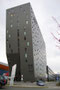 Hotel "Ramada Innsbruck Tivoli" in Innsbruck-Wilten, Olympiastraße 41; errichtet 2011 von der Porr AG nach Plänen der Architekten Dieter Henke & Marta Schreieck, beide Wien. Digitalphoto; © Johann G. Mairhofer 2014.  Inv.-Nr. 1DSC08454