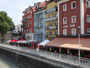 Terrasse vom Inncafé “Hell” an der Innpromenade (Eingang: Unterer Stadtpatz 3) in der Bezirkshauptstadt Kufstein, Tirol. Digitalphoto; © Johann G. Mairhofer 2013.  Inv.-Nr. 1DSC07143