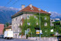 Südwestansicht des Gebäudes der Glockengießerei Grassmayr, ehemals Ansitz Strassfried in Wilten, Stadtgemeinde Innsbruck, Leopoldstraße 53. © Johann G. Mairhofer 1998.  Inv.-Nr. dc135fuRA679.1_18