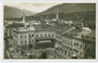 Hotel „zur Post“ (ehem. Gräflich Görzische Stadtburg) am Hauptplatz in der Bezirkshauptstadt Lienz, Tirol. Gelatinesilberabzug 9 x 14 cm; Verlag F. Schilcher, Klaenfurt, Hofmanngasse 9, 1926.  Inv.-Nr. vu914gs00527