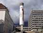 Skulptur "Reagent" von Architekt Stefan Hitthaler, Bruneck (Südtirol) beim Aufgang zum Gebäude der Geisteswissenschaftlichten Fakultät, Innrain 15 der Universität Innsbruck. Digitalphoto; © Johann G. Mairhofer 2016.  Inv.-Nr. 2DSC05418