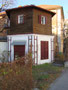 Zweigeschoßiges geschlossenes Salettl (Gartenpavillon) mit hexagonalem Grundriss im Areal des Wohnhauses Templstraße 24 in Wilten, Stadtgemeinde Innsbruck. Digitalphoto; © Johann G. Mairhofer 2014.  Inv.-Nr. 2DSC01826