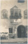 Fresken und Polygonalerker über abgefastem, 1661 datiertem Rundbogenportal vom Gasthof "Aigner" in Fügen im Zillertal, Bzk. Schwaz, Tirol. Gelatinesilberabzug 9 x 14cm; Aufnahme/Verlag Georg Angerer, Schwaz 1910.  Inv. Nr. vu914gs01222