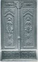 Groteskschnitzereien an Torflügel des Portals der Casa Conci, via SS. Trinità in Trento/Trient, Gefürst. Grafsch. Tirol (1868–1919). Gelatinesilberabzug 9 x 14 cm; Aufnahme und Verlag A(lfred). Stockhammer, Hall i.T. 1922.  Inv.-Nr. vu914gs00301