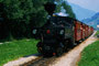 Personenzug mit Dampflokomotive Nr. 2 "Zillertal" in voller Fahrt talauswärts Richtung Jenbach. Farbdiapositiv 24 x 36 mm; © Johann G. Mairhofer 1982.  Inv.-Nr. dc135kd5031.5_04