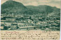 Neustadt von Bozen mit der Brücke der Brennerbahn über den Eisack und dem Kasernenareal (links im Bild) von Süden. Lichtdruck 9 x 14 cm; Impressum: Lautz & Isenbeck, Darmstadt, postalisch befördert 1899.  Inv.-Nr. vu914ld00282
