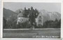 „Schloss Igls – Pension Walther“ (heute „Schlosshotel Igls“), 1887 als Sommerresidenz der Grafen Kollenberg erbaut worden. Gelatinesilberabzug 9 x 14 cm; Aufnahme und Verlag Sepp Ritzer, Museumstr. 18, Innsbruck um 1940.  Inv.-Nr. vu914gs00504