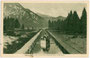 Dampfboot „Sabine II“ (Jungfernfahrt im Mai 1909) der Planseeschifffahrt bei Durchfahrt des Heiterwanger-/Planseekanals. Rakeltiefdruck 9 x 14 cm; Impressum: Rud(olf). Rudolfphi; Garmisch-Partenkirchen um 1925.  Inv.-Nr. vu914rtd00006