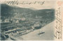 Zell, Stadtgemeinde Kufstein mit Fachwerkbrücke, alter „Zeller Steg“ über die Bahnanlagen und Schiff auf dem Inn (illusionistische Photomontage!) von der Festung aus. Lichtdruck 9 x 14 cm; Impressum: Anton Karg, Kufstein um 1900.  Inv.-Nr. vu914ld00331