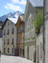 Blick in die Sankt-Nikolaus-Gasse im Stadtteil Mariahilf-St. Nikolaus, Stadtgemeinde Innsbruck von Nordosten gegen die Nockspitze in den Stubaier Alpen. Digitalphoto; © Johann G. Mairhofer 2013.  Inv.-Nr. 1DSC06839