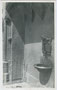 Trinkwasserbrunnen am Neuhof mit "Goldenem Dachl", gestiftet 1934 vom Kaufmann und Heimatforscher Hans Hörtnagl in Innsbruck, Herzog-Friedrich-Straße 15. Gelatinesilberabzug 9 x 14 cm; Wilhelm Stempfle, Innsbruck wohl 1934.  Inv.-Nr. vu914gs00469