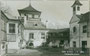 Innenhof vom Ansitz Taschenlehen (urspr. Lehen in der Achleite) aus dem 15. Jh. mit barockisierten Bauteilen in Ampass, Bzk. Innsbruck-Land, Tirol. Gelatinesilberabzug 9 x 14 cm, Photogr. Kunstverlag A. Stockhammer, Hall i.T. 1912.  Inv.-Nr. vu914gs00050