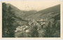 „S(an). Ulrico in Val Gardena“ (rückseitiger Bildtitel; deutsch: St. Ulrich in Gröden, ladinisch: Urtijei) von Osten. Gelatinesilberabzug 9 x 14 cm; Impressum: Ed(izione). L. Morpurgo, Roma 1920; postalisch befördert 1924.  Inv.-Nr. vu914gs00719
