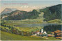 Vorderthiersee, Gemeinde Thiersee, Bezirk Kufstein, Tirol mit der kath. Pfarrkirche zur Hl. Margaretha von Nordwesten gegen den Thiersee und das Kaisergebirge. Farblichtdruck 9 x 14 cm; Impressum: Kunstverlag A(nton). Karg Kufstein um 1910.  Inv.-Nr. vu91