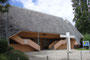 Kath. Pfarrkirche St. Norbert, ein Bau der Nachkriegsmoderne in Innsbruck-Pradl, Köldererstraße 6; errichtet 1969/71 (Planung: Arch. Josef Lackner, 1931 Wörgl - 2000 Innsbruck). Digitalphoto, © Johann G. Mairhofer 2014.  Inv.-Nr. 2DSC00194