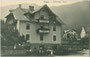 Gasthof Pension „Silbermayr“ in Fügen im Zillertal, Bzk. Schwaz, Tirol, zugleich Bahnhofrestaurant beim Bahnhof der Zillertalbahn. Lichtdruck 9 x 14 cm; Eigenverlag um 1910.  Inv.-Nr. vu914ld002766