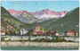 Der Rosengarten von St. Peter mit Schloss Maretsch (li.) und Gerstburg (re.) in der ehmaligen Gemeinde Zwölfmalgreien (seit 1911 bei Bozen) aus. Photochromdruck 9x14cm; Amonn, Bozen; postalisch gelaufen 1912.  Inv.-Nr. vu914pcd00027