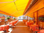 Terrasse von Cafe Konditorei „Cardinal“ der Firma Murauer in Innsbruck, Innere Stadt, Adamgasse 5. Digitalphoto; © Johann G. Mairhofer 2012.  Inv.-Nr. 1DSC03622