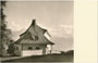 Haus Settari in Bad Dreikirchen in Barbian, Bez.gem. Eisacktal, Südtirol; 1922-1923 nach Plänen von Lois Welzenbacher errichtet, Gelatinesilberabzug 9 x 14 cm; Aufnahme: Lotte Seitz, Passau um 1950.  Inv.-Nr. vu914gs01221