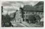 Ansitz Mühlrain ehemals der Grafen Kleinhans (sog. Rotes Schloss) in Latsch im Vinschgau; bis 1919 ehem. Bzk. Schlanders, Gef. Grafsch. Tirol, heute Südtirol. Gelatinesilberabzug 9 x 14 cm ohne Impressum, um 1930.  Inv.-Nr. vu914gs00182