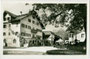 Gasthof & Brauerei zum "Hirsch" (heute Hotel „Goldener Hirsch“), Mühler Straße 1, Marktgemeinde Reutte, Tirol. Gelatinesilberabzug 9 x 14 cm; Verlag C. Risch-Lau, Bregenz-Zürs um 1930.  Inv.-Nr. vu914gs00540