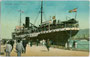 Postdampfer „Tirol“ des Österreichischen Lloyd an der Mole San Carlo im Hafen von Triest. Kombinationsfarbdruck 9 x 14 cm; Impressum: Milan Mandich, Triest - postalisch befördert 1911.  Inv.-Nr. vu914kfd00001
