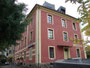 Budget Hotel Pension Stoi in der Nähe vom Hauptbahnhof in Innsbruck-Wilten, Salurner Straße Nr. 7, ehem. darin Photoatelier von Karl Dornach (gest. 1958). Digitalphoto; © Johann G. Mairhofer 2014.  Inv.-Nr. 2DSC01278