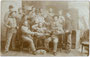 100-Tage-Feier von k.u.k. Kaiserjägern der Garnison Mezzolombardo, Bzk. Trient, Gefürst. Grafsch. Tirol; hte. Comunità Rotaliana-Königsberg, Provincia autonoma di Trento. Gelatinesilberabzug 9 x 14 cm o. Urhebernachweis 1900. Inv.-Nr. vu914gs00636