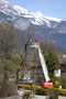 Baumschnitt mithilfe eines Gelenksteigers durch das Innsbrucker Gartenbauamt im Bereich der Silluferpromenade entlang der Kärntner Straße im Bereich der Pradler Brücke. Digitalphoto; © Johann G. Mairhofer 2012.  Inv.-Nr. 1DSC02893