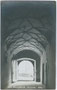 Gotische Halle mit Kreuzrippengewölbe vom Ansitz Lichtenthurn („Schneeburgschlössl“) in Hötting, Stadtgemeinde Innsbruck, Schneeburgg. 15. Gelatinesilberabzug 9 x 14 cm; Alfred Stockhammer d.Ä. phot., Hall i.T. 1910.  Inv.-Nr. vu914gs00490