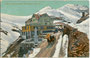 Der zum 40. Regierungsjubiläums von Kaiser Franz Joseph geschaffene Obelisk auf dem Stilfser Joch, it. Passo dello Stelvio (2.757 m.s.l.m.). Photochromdruck 9 x 14 cm; Impressum: Gebr. Baehrendt, Meran 1909.  Inv.-Nr.  vu914pcd00289