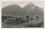 Motorboot "Forelle", Hotel "Fischer" und Bootshaus der familieneigenen Linienschifffahrt seit 1927 am Heiterwanger See, Gde. Heiterwang, Bzk. Reutte, Tirol. Gelatinesilberabzug 9 x 14 cm; G. Bischofberger, Kempten um 1930.  Inv.-Nr. vu914gs01194