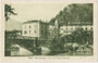 Geburtshaus von Giovanni Segantini (1858–1899) bei der Sarca-Brücke und Kirche Sant'Anna in Arco, 1868-1919 Gbz. und Bzk. Riva, Gefürst. Grafsch. Tirol. Lichtdruck 9 x 14 cm; Fototipia Alterocca, Terni; postalisch befördert 1918.  Inv.-Nr. vu914ld00160