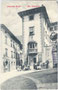 „Grand Caffè Ala“ (heute Filiale der Banca di Trento e Bolzano) im Palazzo Angelini, Piazza Mosé in Ala, ehem. Bzk. Rovereto, Gbz. Ala, Gefürst. Grafsch. Tirol. Lichtdruck 9 x 14 cm ohne Urhebernachweis, postalisch befördert 1907.  Inv.-Nr. vu914ld00026