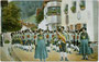 Musikkapelle der Marktgemeinde Brixlegg in der Montur der Alpachtaler Schützen, Bezirk Kufstein, Tirol in Marschformation beim Kupferschmiedhaus. Kombinationsfarbdruck 9 x 14 cm; Impressum: Verlag der Musikkapelle Brixlegg um 1905.  Inv.-Nr. vu914kfd00029
