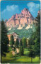 Albergo Cinque Torri und Torre Grande d’Averau im Bezirkshauptort Ampezzo, Gefürst. Grafsch. Tirol (heute Cortina d'Ampezzo, Prov. Belluno). Photochromdruck 9 x 14 cm; Verlag Joh. F. Amonn, Bozen 1911.  Inv.-Nr. vu914pcd00352