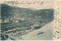 Zell, Stadtgemeinde Kufstein mit Innbrücke, alter „Zeller Steg“ über die Bahnanlagen und illusionistisch einmontiertes Seeschiff (!) im Fluss von der Festung aus. Lichtdruck 9 x 14 cm; Aufnahme/Verlag Anton Karg, Kufstein um 1900.  Inv.-Nr. vu914ld00331