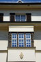 Erker vom Mehrparteienwohnhaus Schillerstraße 21 in Innsbruck-Saggen, errichtet im Heimatstil 1925-1927 von der Landesbaudirektion (Entwurf: Hans Menardi). Digitalphoto; © Johann G. Mairhofer 2014.  Inv.-Nr. 2DSC00289