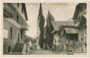 Stuben, Gemeinde Pfunds, Bzk. Landeck, Tirol mit der gotischen Filialkirche Maria Himmelfahrt, links der Gasthof "zur Post" am Postplatz. Gelatinesilberabzug 9 x 14 cm; Eigenverlag Josef S. Kapferer, Kaufmann, Pfunds um 1930.  Inv.-Nr. vu914gs01232